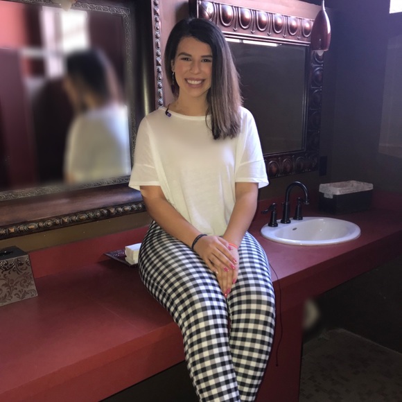 Meet your Posher, Julianne - Picture 1 of 1